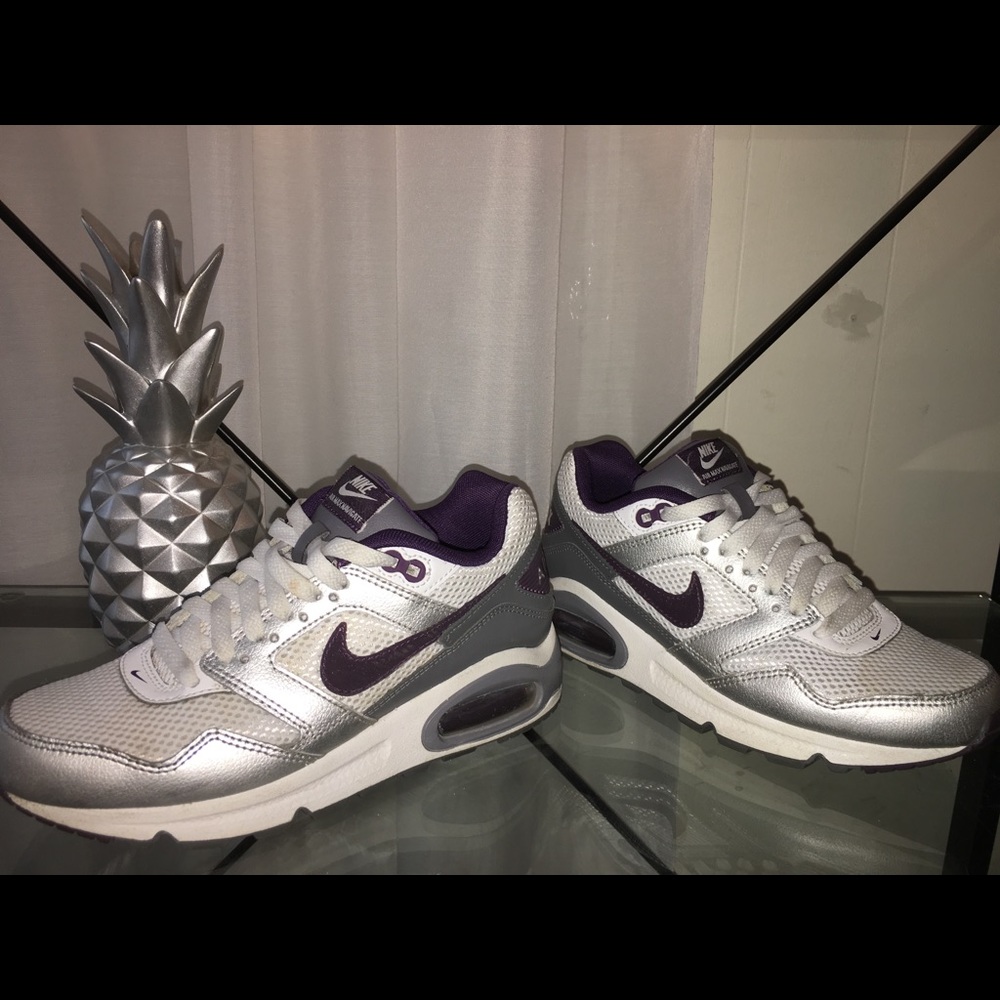 🎉FLASH SALE🎉 Women’s Nike Air Max in size 6